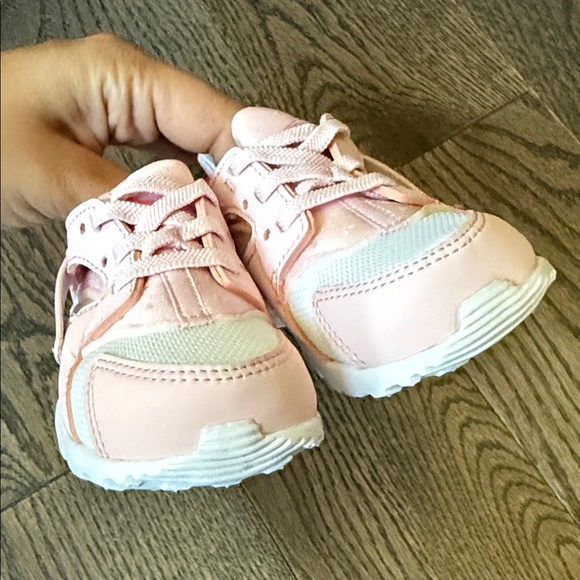 Nike Pink and White Kids Sneakers 7c toddler baby - Picture 5 of 7